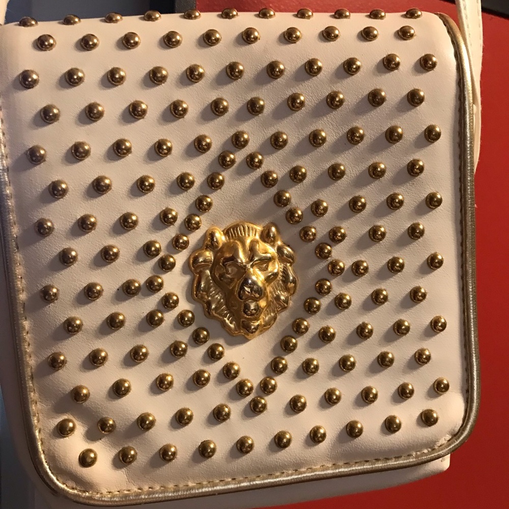 Lion shoulder bags gold studs 6x6 and 21” strap black & White bags. - Picture 4 of 8